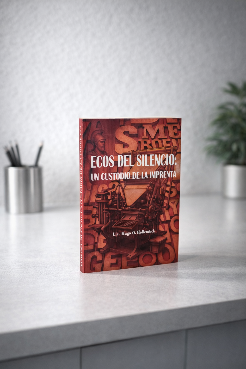 Portada del libro Ecos del Silencio sobre una mesa